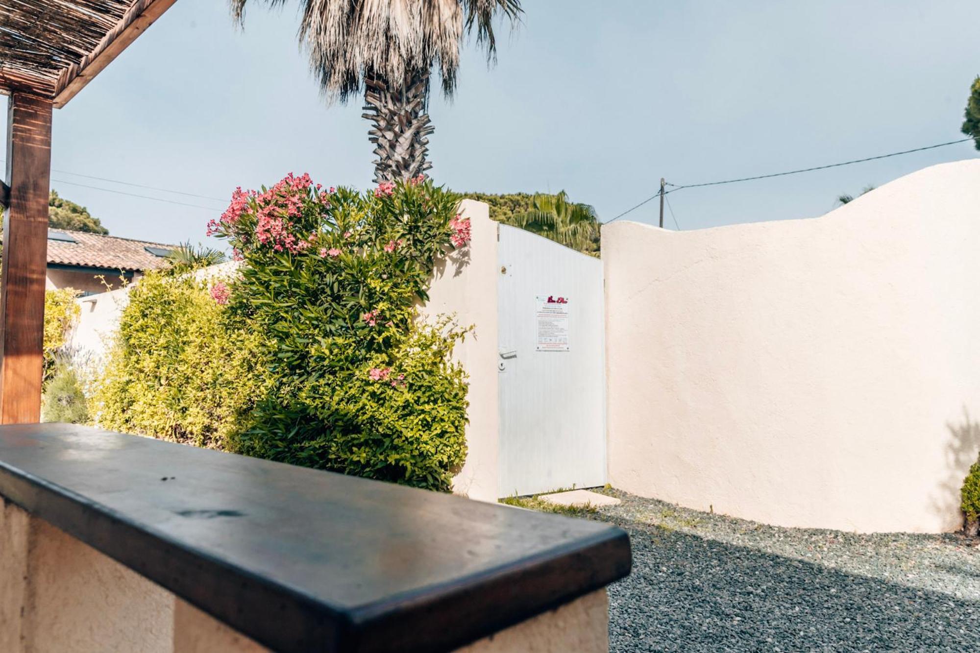 Reve D'Azur, 2 Chambres, Maison Julia En Bord De Mer A La Nartelle, Piscine Partagee, Parking & Terrasse Bbq, Wifi Et Draps Inclus Plage A Pied Сент-Максим Экстерьер фото
